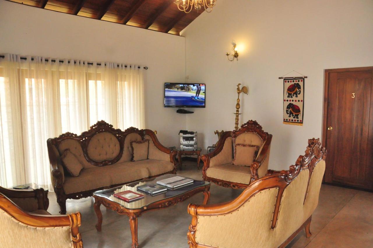 Villa Nilmalee Гампола Экстерьер фото