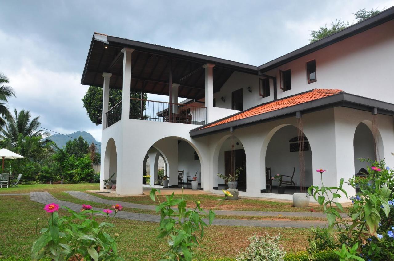 Villa Nilmalee Гампола Экстерьер фото